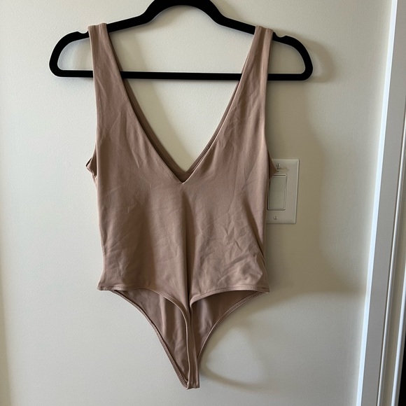 BABATON CONTOUR V NECK BODY SUIT - Picture 2 of 3
